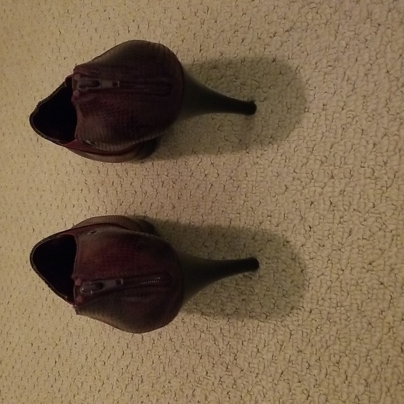 Deep red 10w high heels by Impo Stretch - Picture 3 of 5